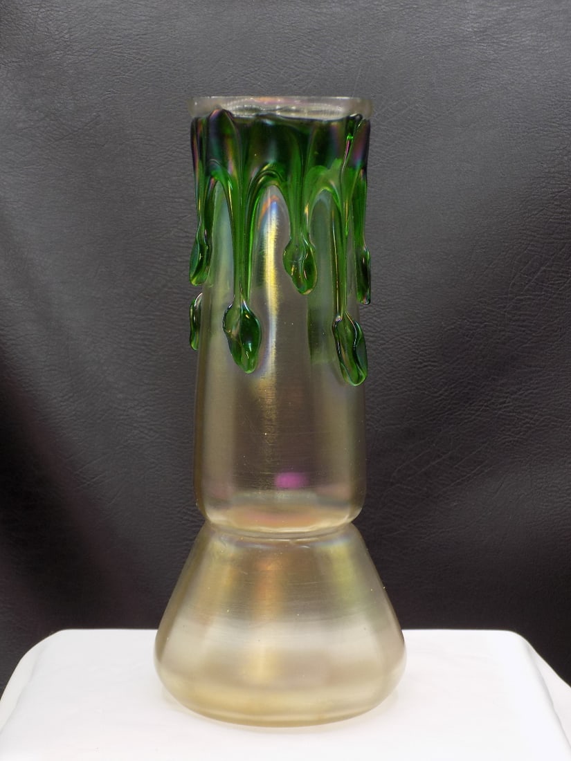 Vintage Loetz art glass vase.: Vintage Loetz art glass vase. No markings. Applied decoration. Beautiful colors. Great quality and detail. In very good original as found condition. 8 ¼ inches tall.