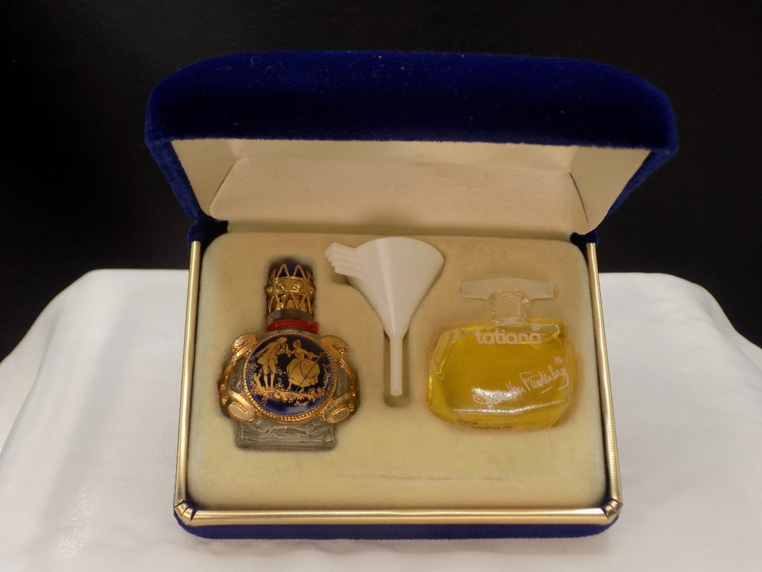 Elegant vintage Fabrique en France perfume bottle with original case (1 of 11)