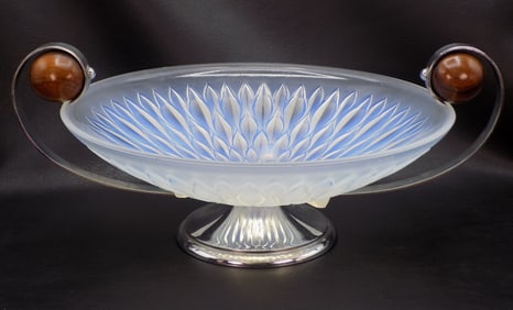 Lovely vintage marked Sabino opalescent center bowl