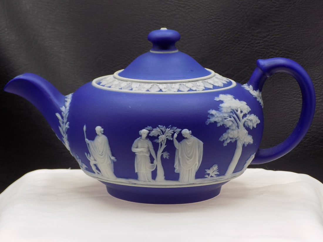 Splendid antique Wedgewood Jasperware cream or milk pitcher. (1 of 15)