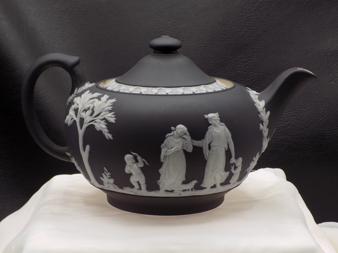Great antique Black Basalt Wedgewood Jasperware tea pitcher (1 of 13)