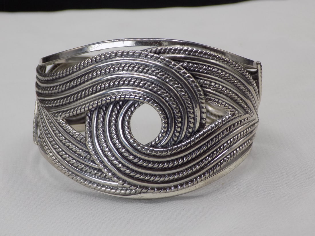 Beautiful vintage Danecraft sterling silver bracelet, broach and earrings (1 of 7)