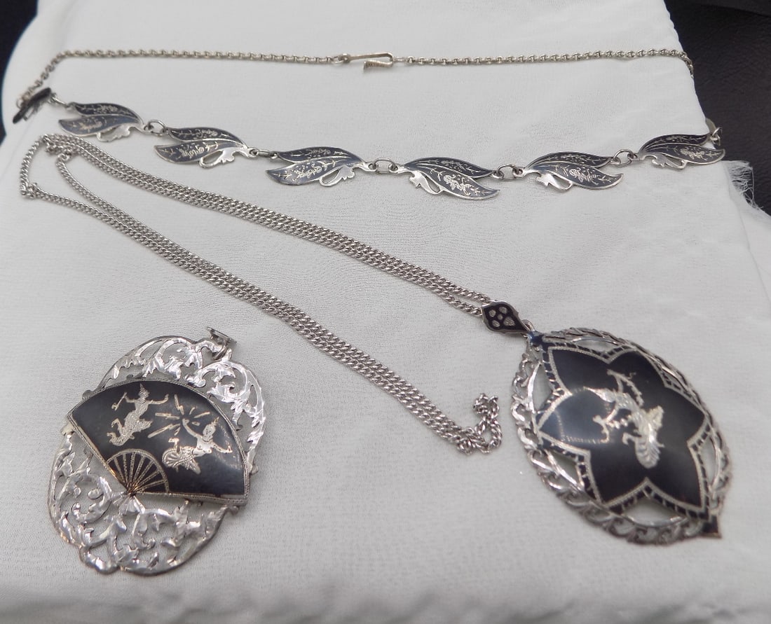 Two vintage sterling silver necklaces.: Two vintage sterling silver necklaces. One sterling silver Siam broach and ring. Great quality and detail. In very good original as found condition. Necklace Siame leaf 18 ½ inches. Oval neckla