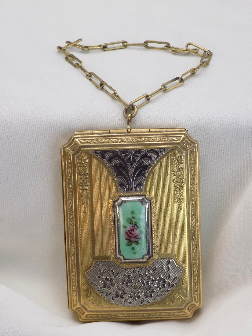 Fancy Art Nouveau decorated gold fill compact.: Fancy Art Nouveau decorated compact. Marked Evans as shown in photo. Enamel decorated porcelain insert. Beautiful colors. Great quality and detail. In very good original as found condition. 2 3/8 inch