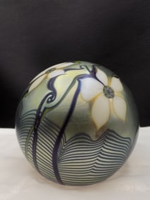 Exceptional vintage signed Orient and Flume1978 art glass paperweight