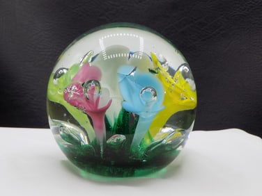 Lovely large vintage St. Clair paperweight