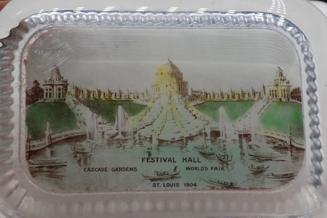 1904 St. Louis Worlds Fair paperweight. Louisiana Purchase Exposition: 1904 St. Louis Worlds Fair paperweight. Louisiana Purchase Exposition. Beautiful colors. Great quality and detail. In very good original as found condition. 4 ¼ x 2 7/8 inches x 7/8 inches tall