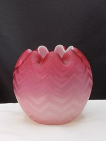 Very pretty antique herringbone mother of pearl satin art glass rose bowl