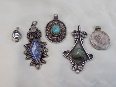 Five neat vintage sterling pendants and one snuff container