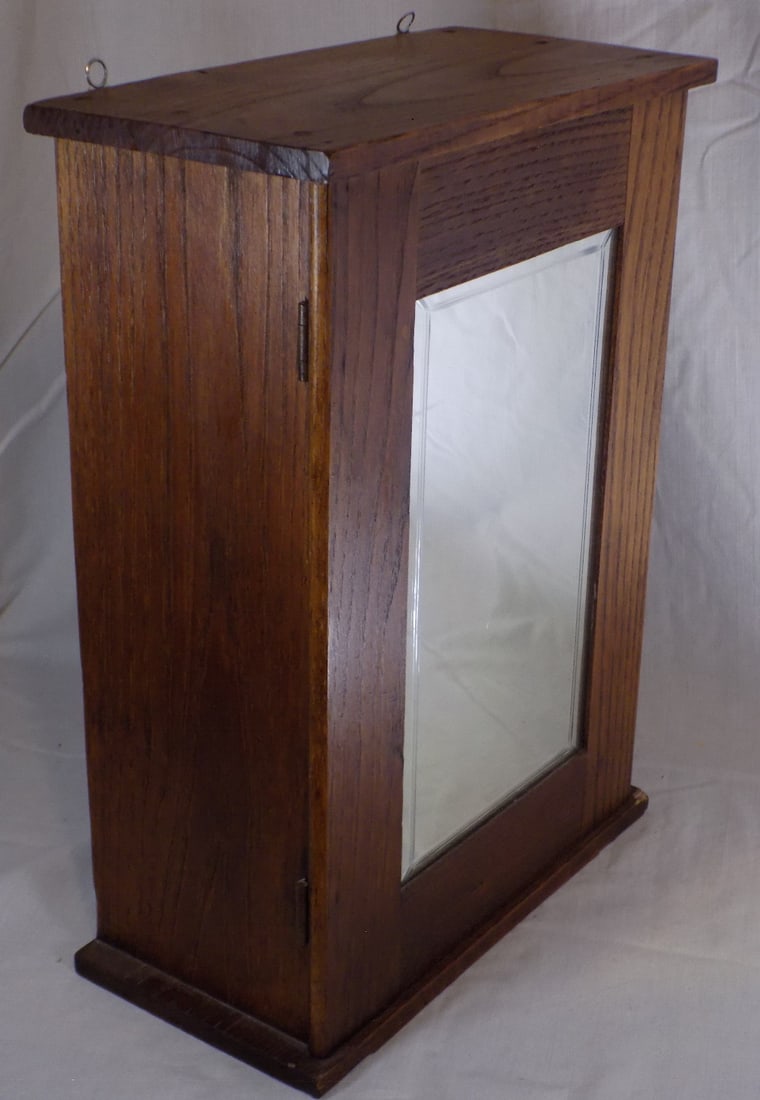 Antique oak medicine cabinet.: Antique oak medicine cabinet. Beveled glass mirror. Great quality and detail. In very good original as found condition. 17 x 12 ½ x 6 ½