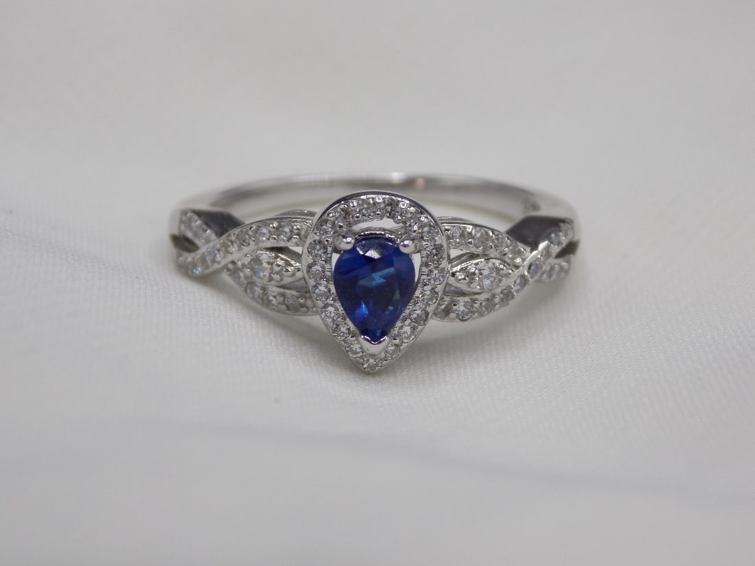 Beautiful 2 cwt sapphire and topaz sterling silver ring (1 of 4)