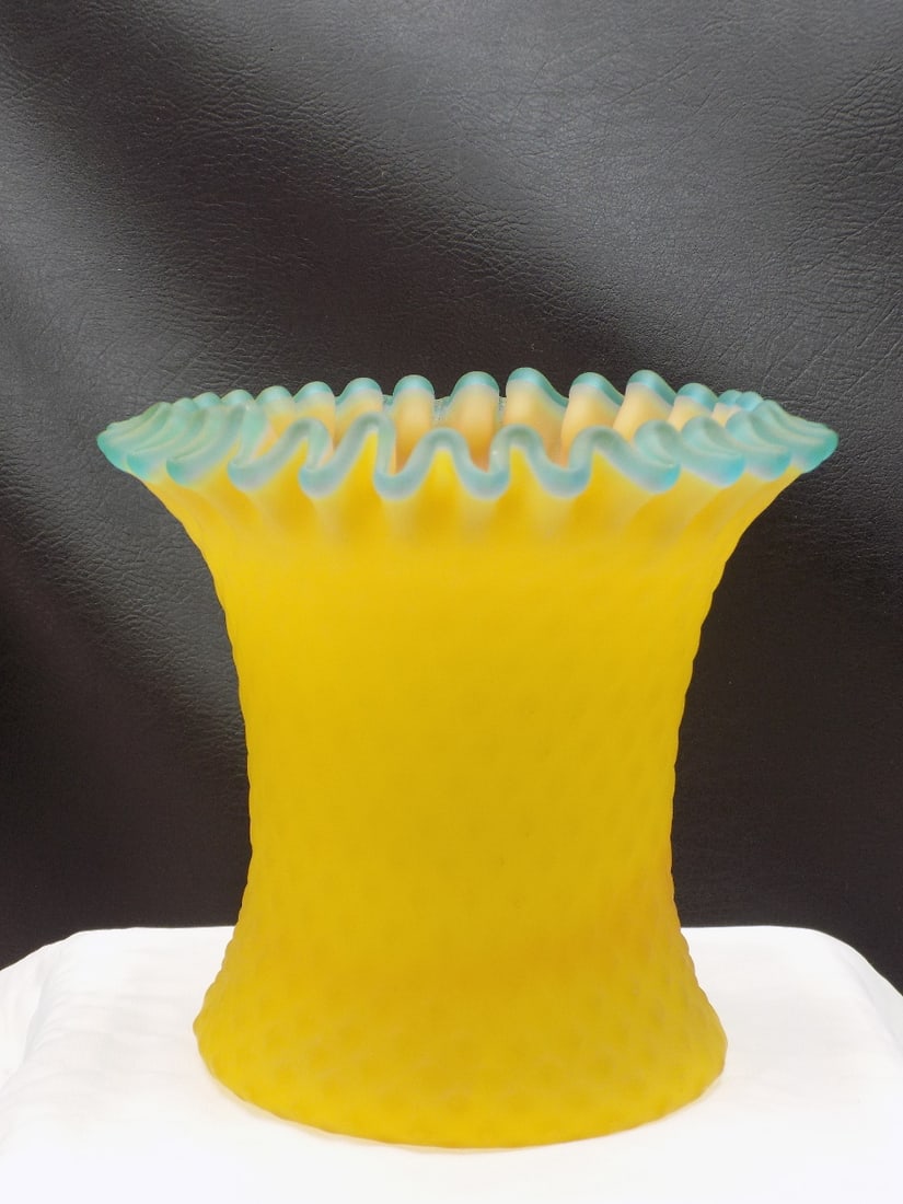 Beautiful midcentury diamond quilted art glass vase (1 of 8)