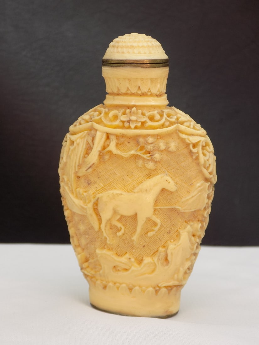 Highly carved vintage Oriental snuff bottle.with horse (1 of 8)