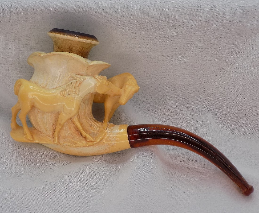 Fabulous antique hand carved Meerschaum pipe with horses (1 of 11)