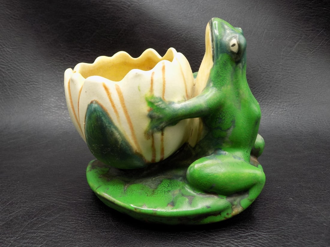 Rare vintage Weller Pottery Coppertone frog on water lily pad vase (1 of 8)