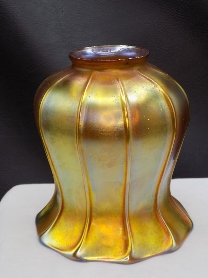 Vintage signed Quezel art glass lamp shade. (1 of 8)