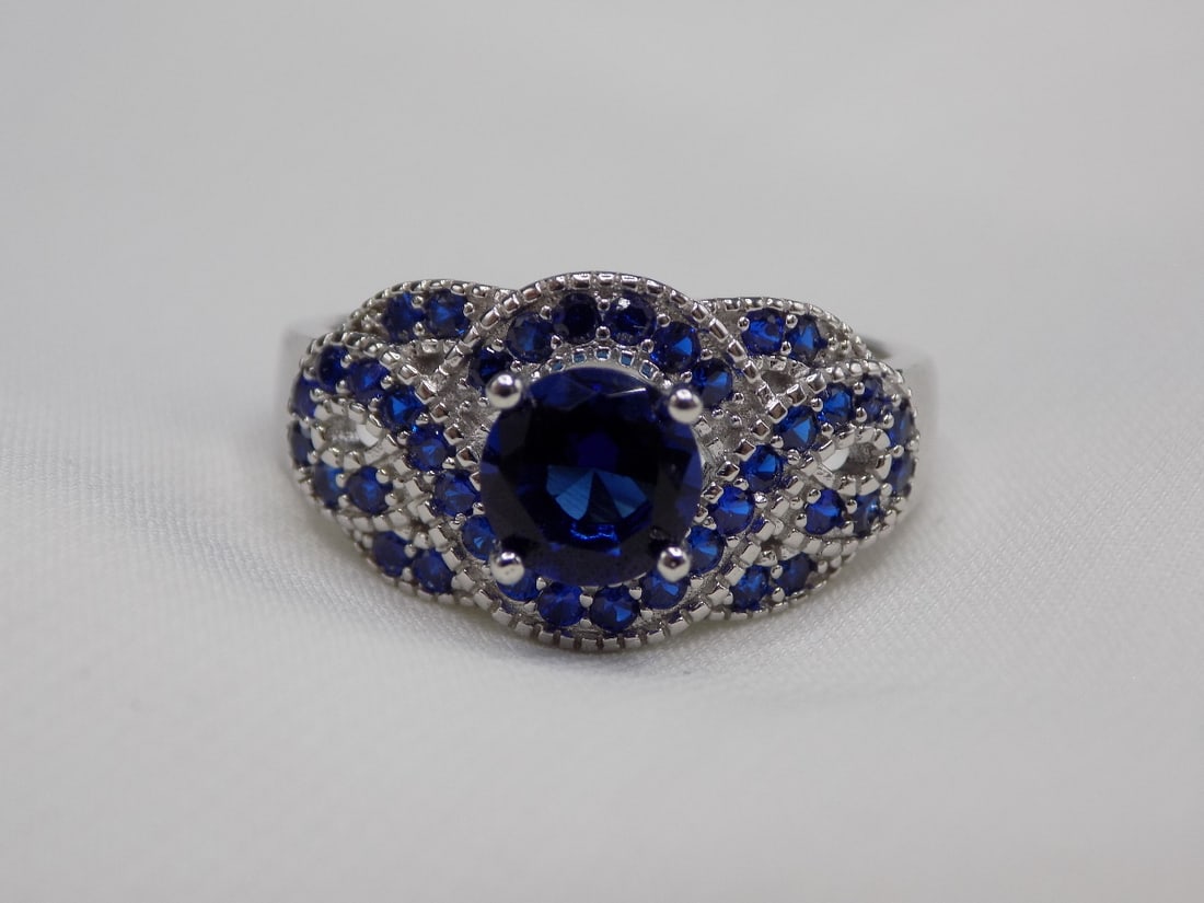 Beautiful 2 cwt blue topaz sterling silver ring (1 of 6)
