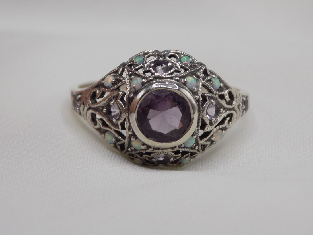 Beautiful 3 cwt amethyst and fire opal sterling silver ring. Size 9 (1 of 5)