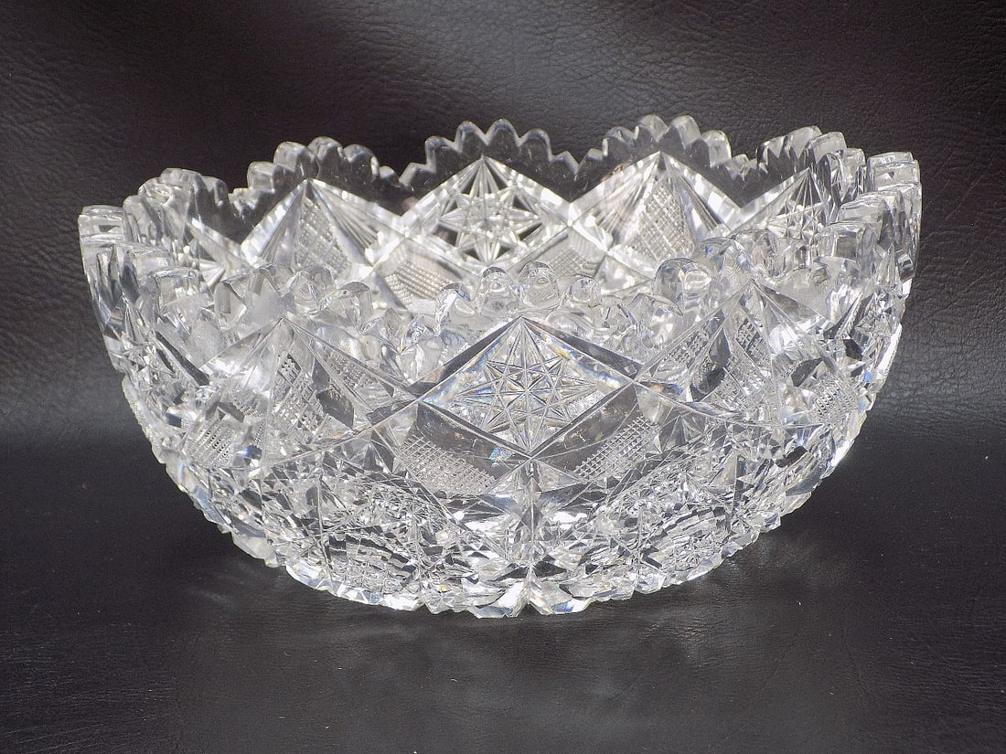 Very fine American Brilliant cut glass bowl: Very fine American Brilliant cut glass bowl. Beautiful colors. Great quality and detail. In very good original as found condition. 3 ¾ inches tall x 7 7/8 wide.