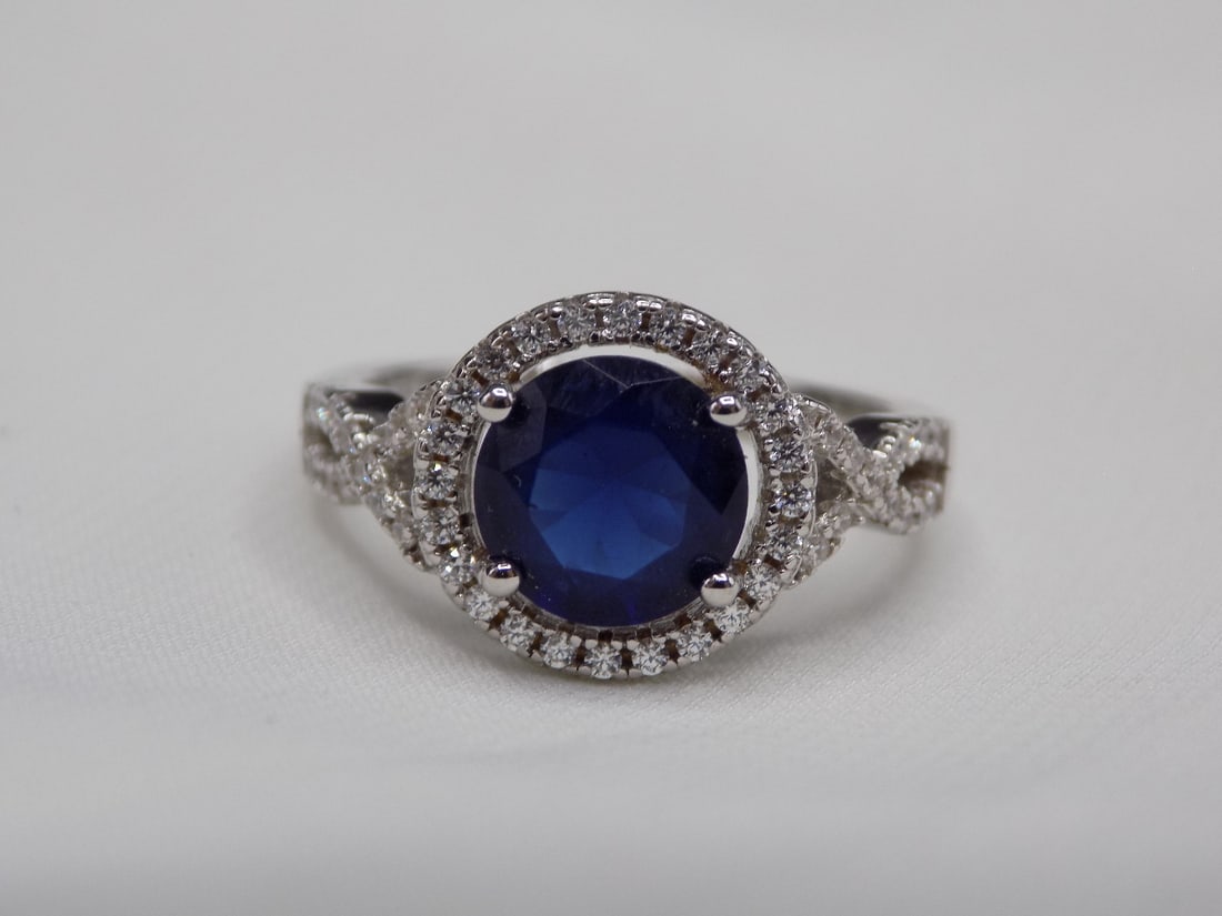 Beautiful 3 cwt blue sapphire and topaz sterling silver ring (1 of 5)