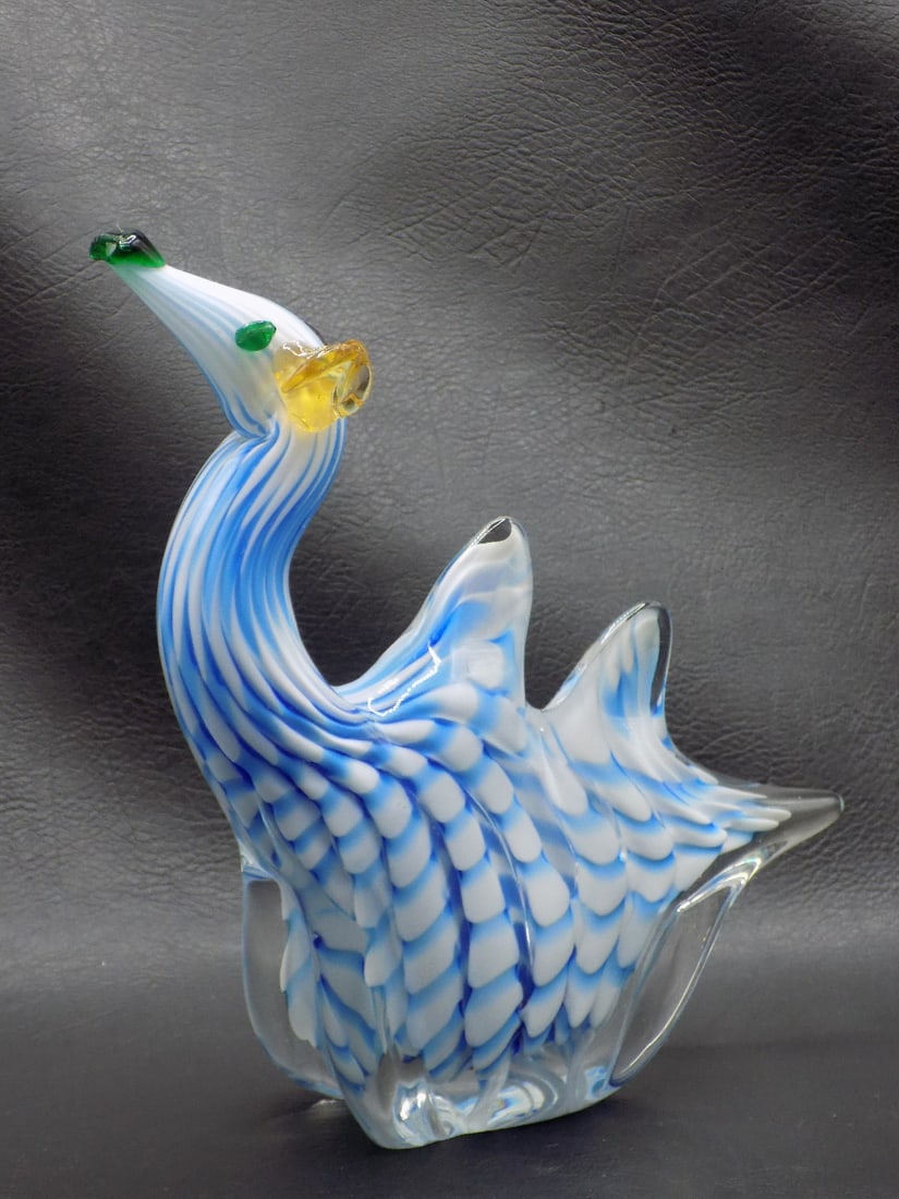 Beautiful vintage midcentury Murano art glass camel.: Beautiful vintage midcentury Murano art glass camel. Beautiful colors. Great quality and detail. In very good original as found condition. 7 ¼ inches tall x 6 7/8 inches long