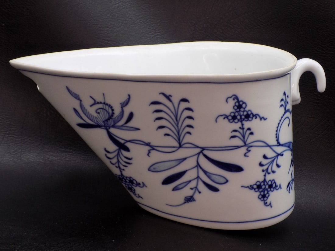 Vintage blue and white floral decorated large porcelain strainer: Vintage blue and white floral decorated large porcelain strainer. Meissen style porcelain no maker markings. Beautiful colors. Great quality and detail. In very good original as found condition. 5 inc