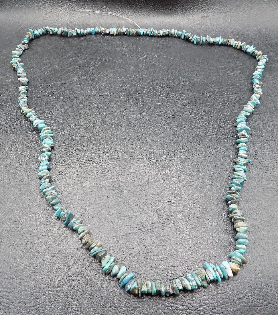 Beautiful Native American Indian turquoise necklace.: Beautiful Native American Indian turquoise necklace. Great quality and detail. In very good original as found condition. 34 inches total circumference. No clasp, all one strand.