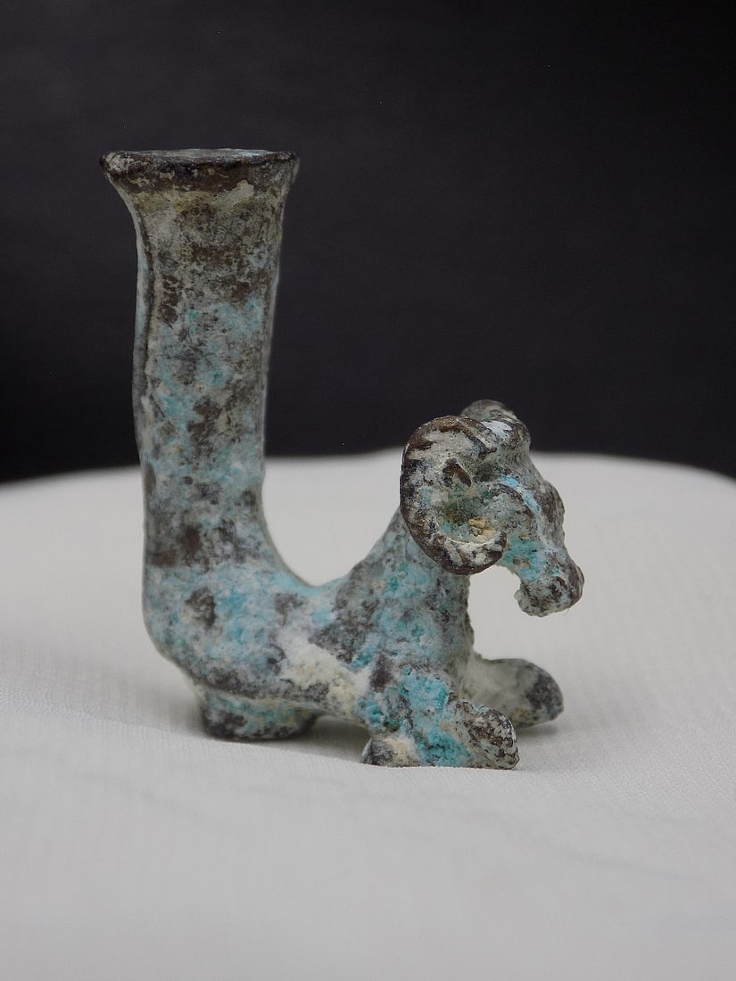 Rare ancient middle eastern bronze small rhyton (1 of 4)