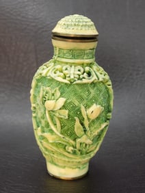 Ornate Oriental snuff bottle