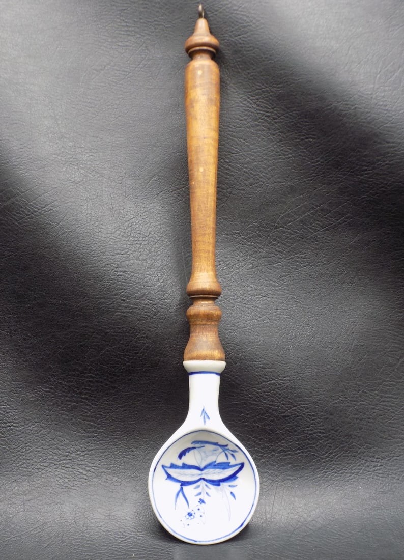 Vintage blue and white Meissen style spoon: Vintage blue and white Meissen style spoon with wood handled. No maker markings. Beautiful colors. Great quality and detail. In very good original as found condition. 12 ¼ inches long. Spoon 2 &#