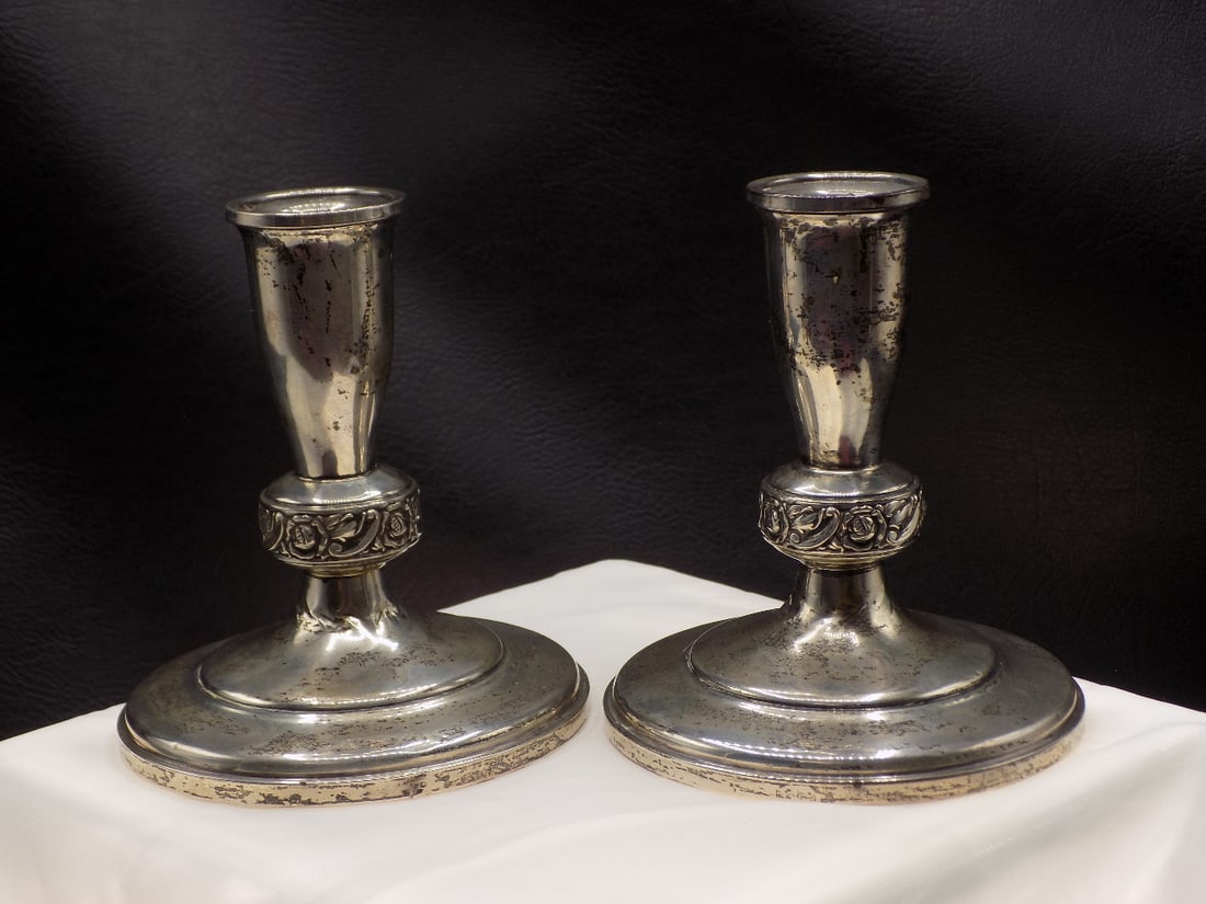 Pair of vintage Heirloom sterling silver candlesticks (1 of 4)