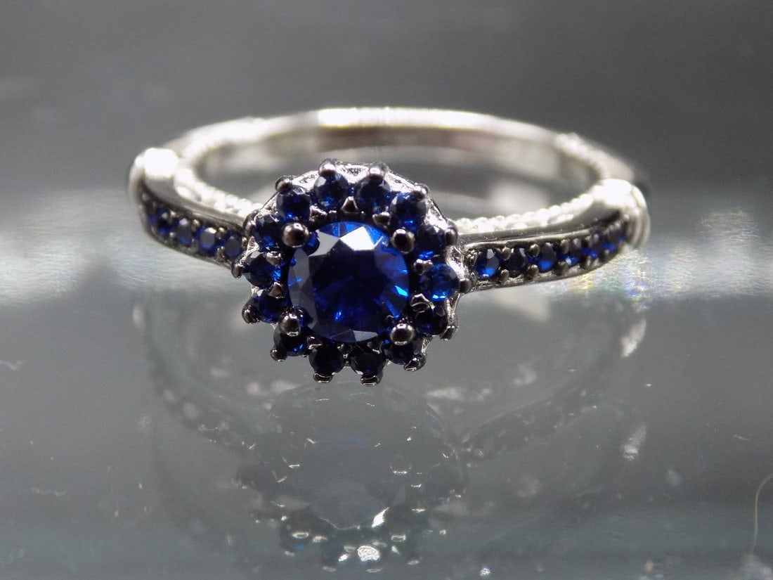 Beautiful 2 cwt blue sapphire sterling silver ring (1 of 4)
