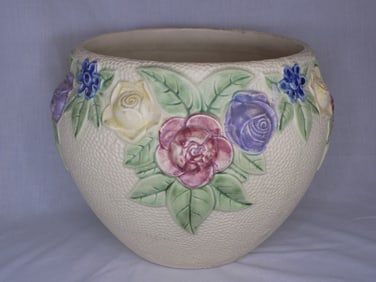 Splendid vintage Rozane Roseville Jardiniere.