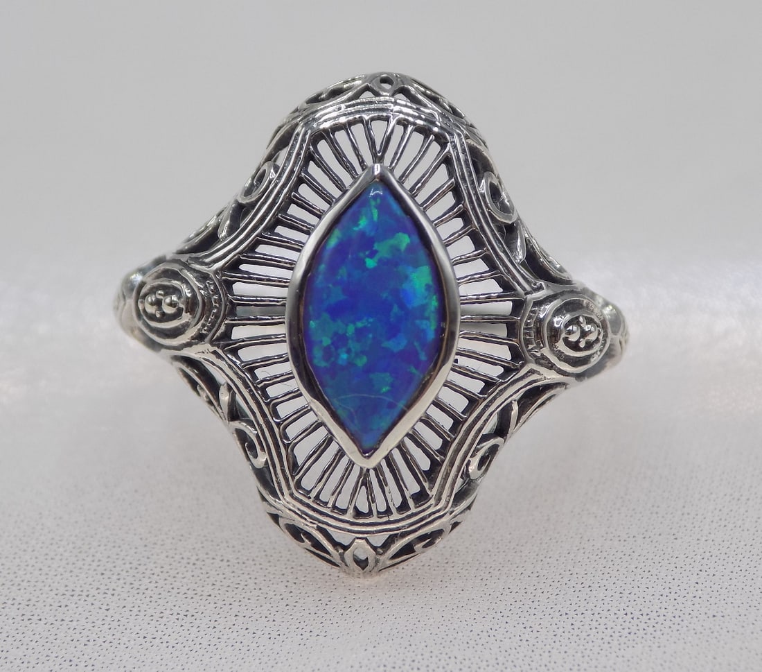 Beautiful 2 ct blue fire opal sterling silver ring (1 of 7)