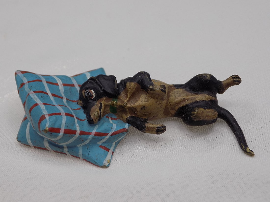 Vintage Bergman cold painted Vienna bronze of dachshund dog on pillow (1 of 7)