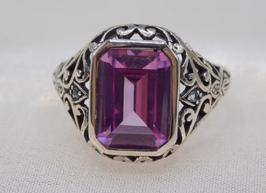 Beautiful 2 cwt pink sapphire sterling silver ring.