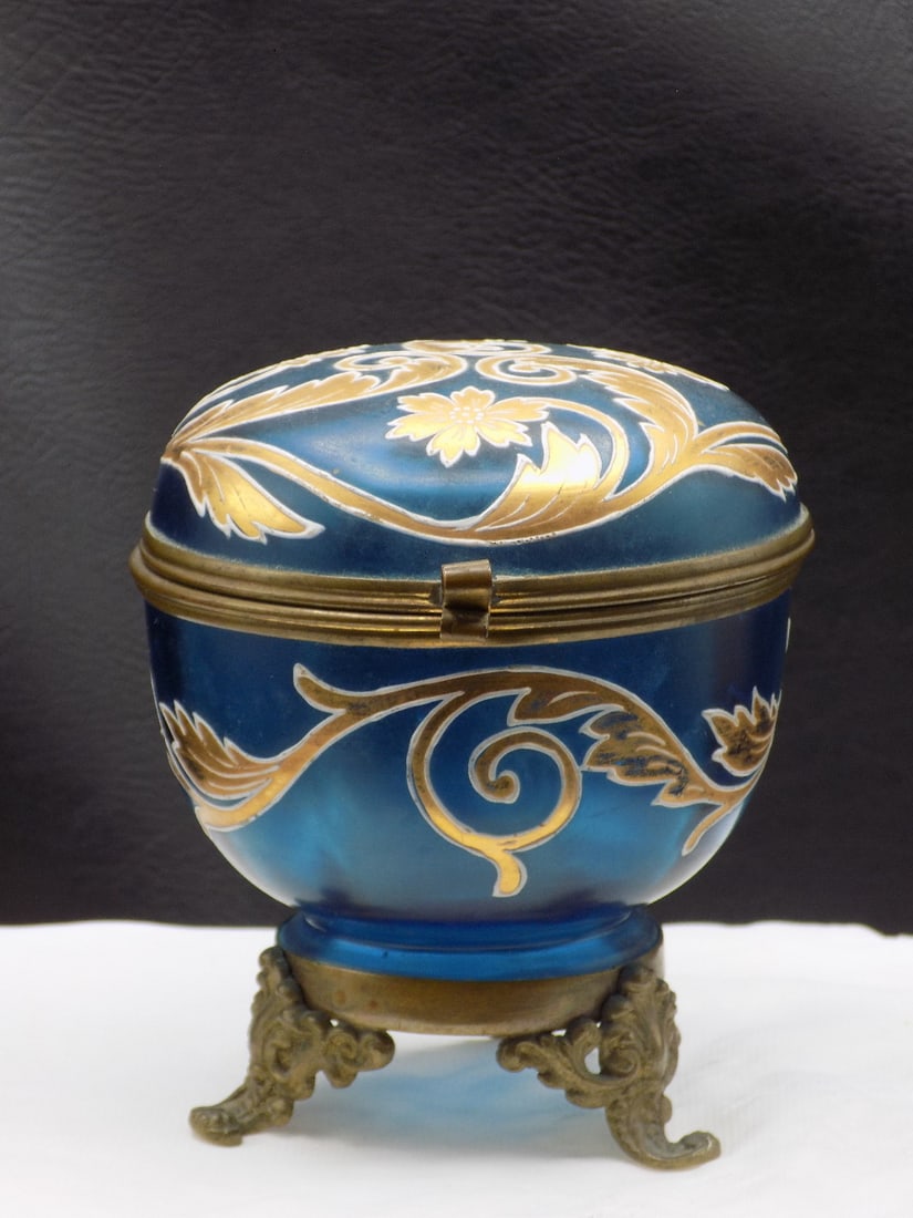 Very beautiful Victorian art glass jewelry box (1 of 8)