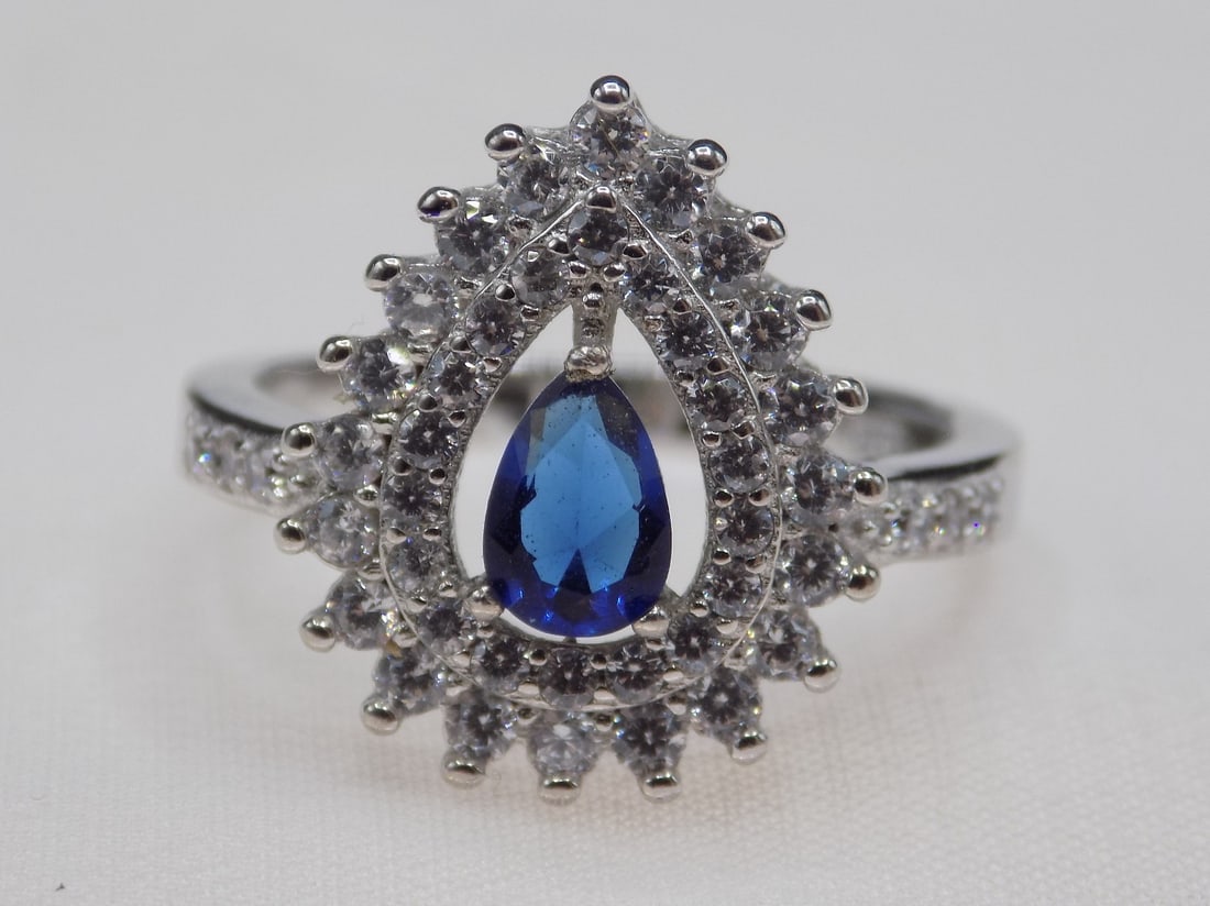 Beautiful 3 cwt sapphire and topaz sterling silver ring (1 of 7)