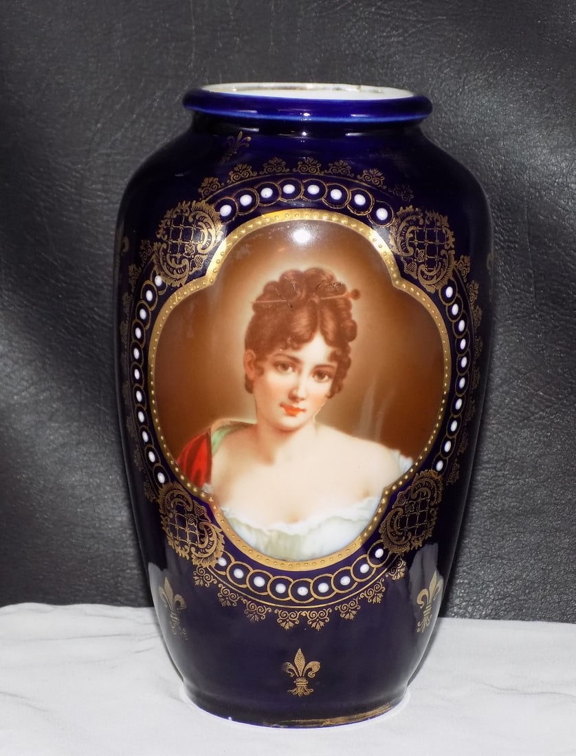 Gorgeous antique Royal Vienna hand painted portrait vase (1 of 7)