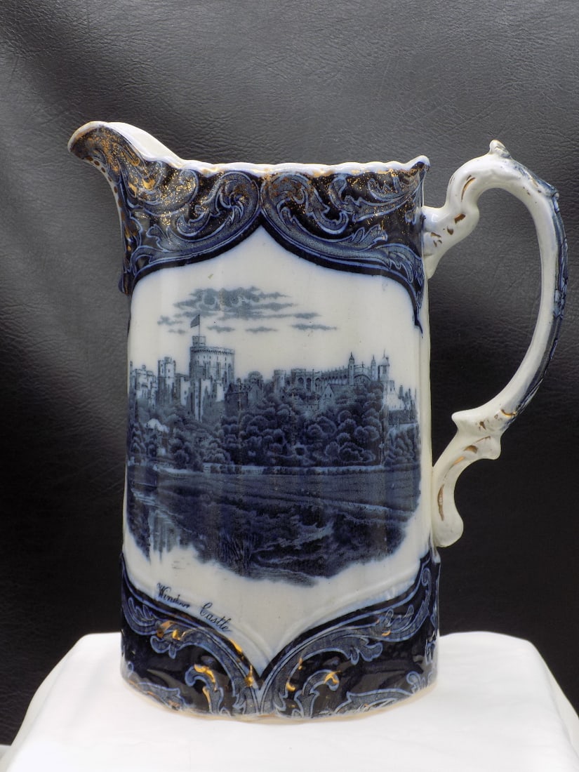 Rare beautiful antique porcelain pitcher with Windsor Castle. (1 of 10)