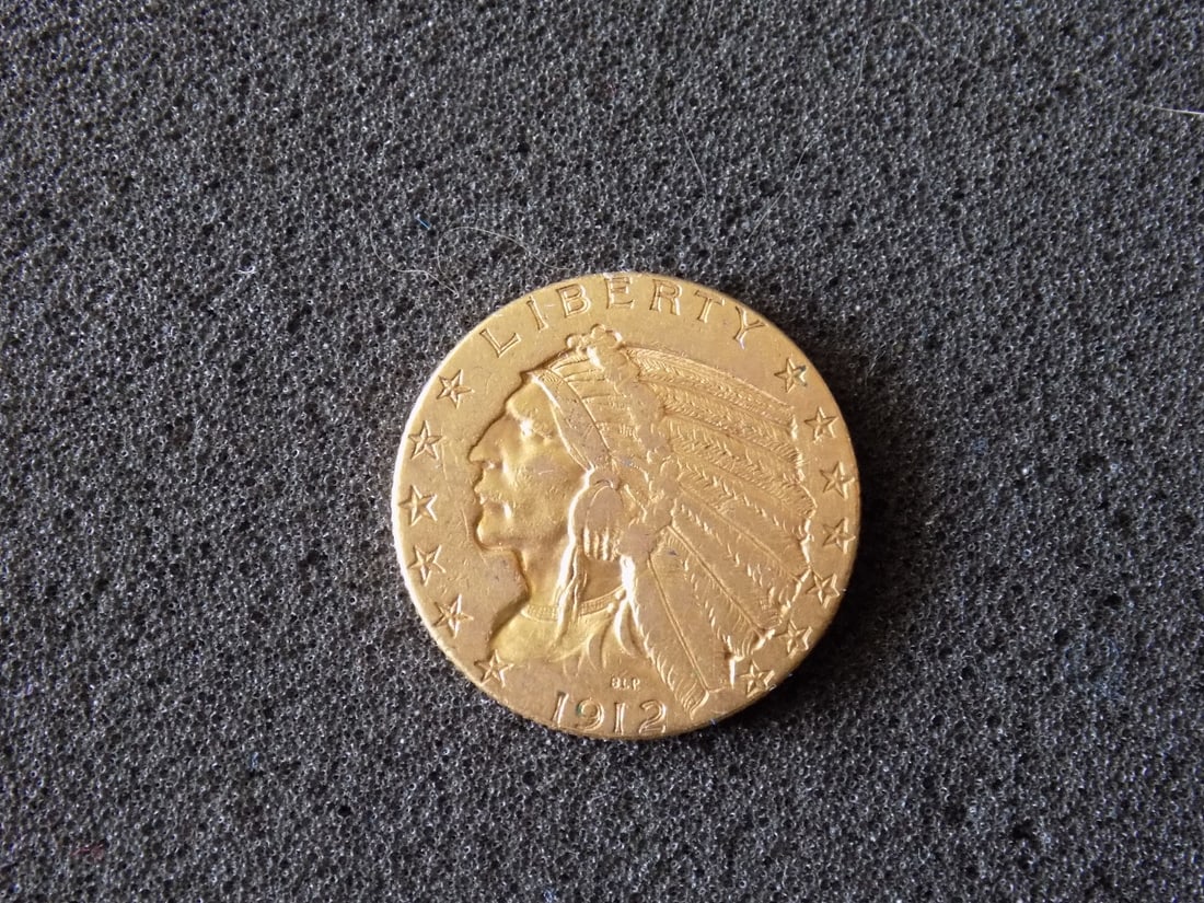 Hight grade 1912 five dollar gold coin (1 of 4)