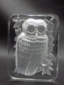 Lovely vintage Daum Nancy art glass owl paperweight
