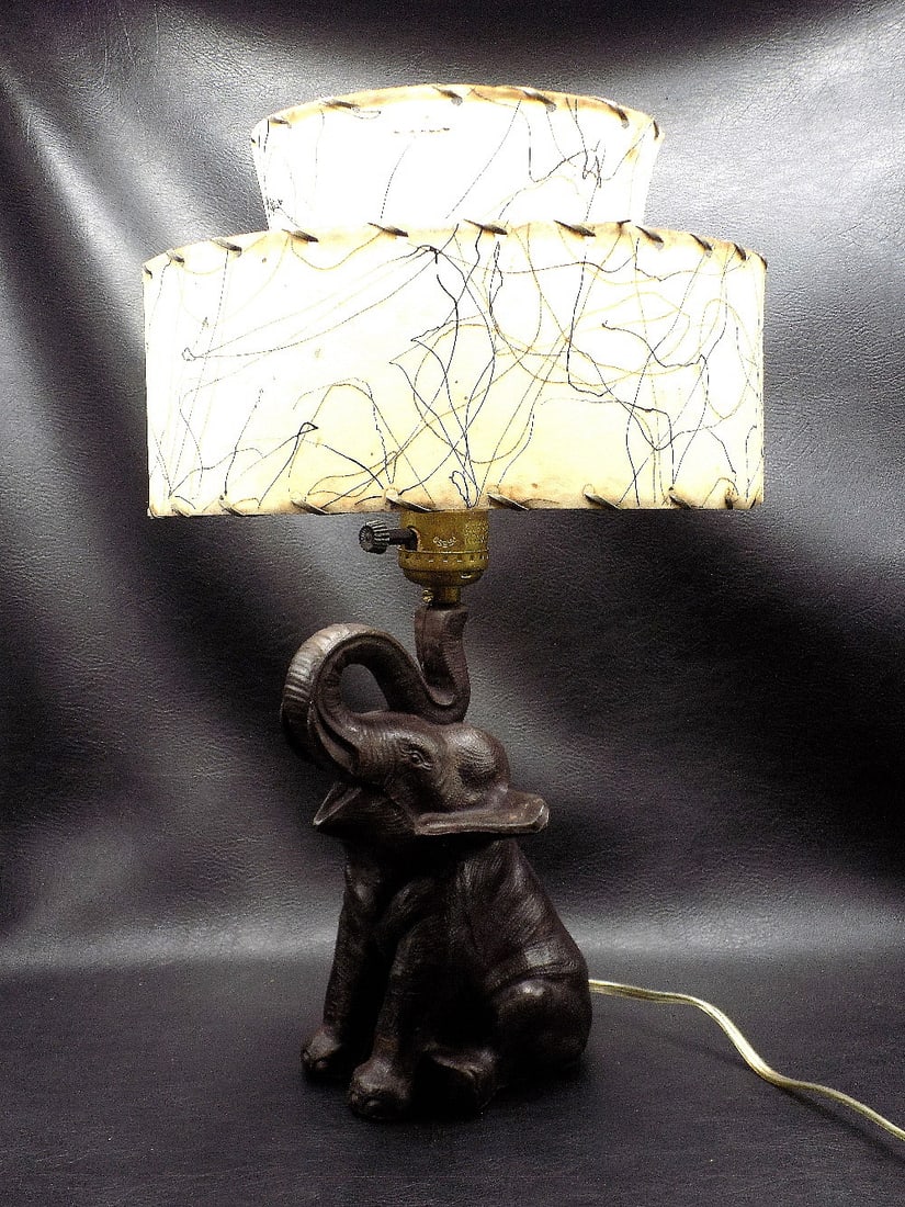 Cute vintage figural elephant lamp. (1 of 7)