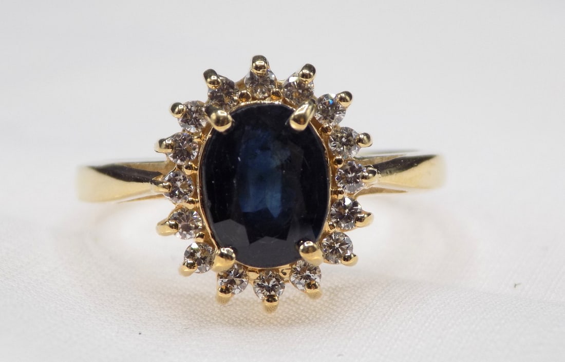 Beautiful sapphire and diamond 14k yellow gold ring (1 of 8)