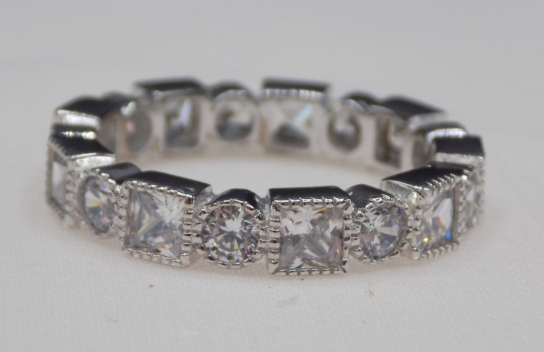 Beautiful 4 ½ cwt topaz sterling silver ring. Size 8 ½ (1 of 4)