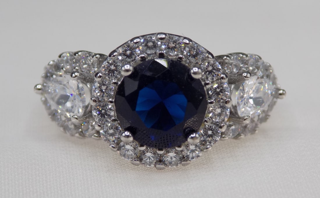 Beautiful 3 cwt blue sapphire and topaz sterling silver ring (1 of 6)