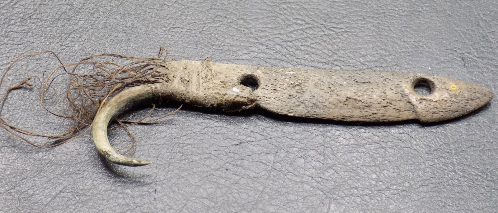 Rare 19 th century Inuit Eskimo 4 3/8 inch fishing lure (1 of 6)