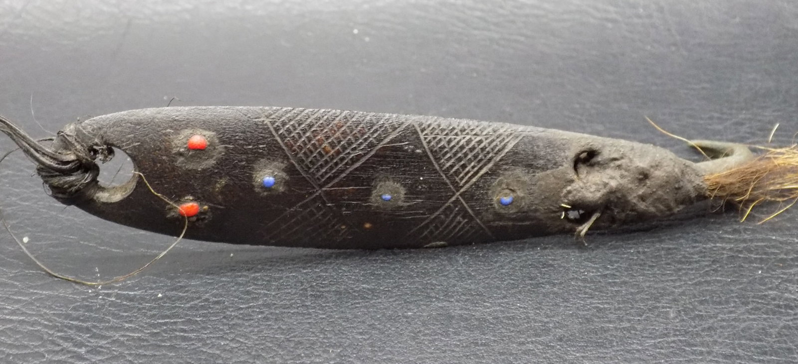 Rare 19 th century Inuit Eskimo 4 1/8 inch fishing lure: Rare 19 th century Inuit Eskimo 4 1/8 inch fishing lure not including tail hair. Alaska Native American. Great quality and detail. Please see photos for condition. Looks to be made of shell