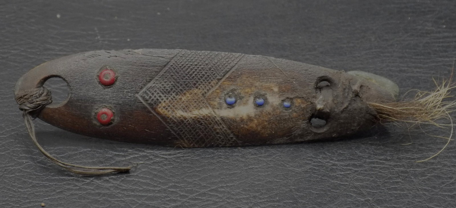 Rare 19 th century Inuit Eskimo 4 1/8 inch fishing lure: Rare 19 th century Inuit Eskimo 4 1/8 inch fishing lure not including tail hair. Alaska Native American. Great quality and detail. Please see photos for condition. Looks to be made of shell. all from 