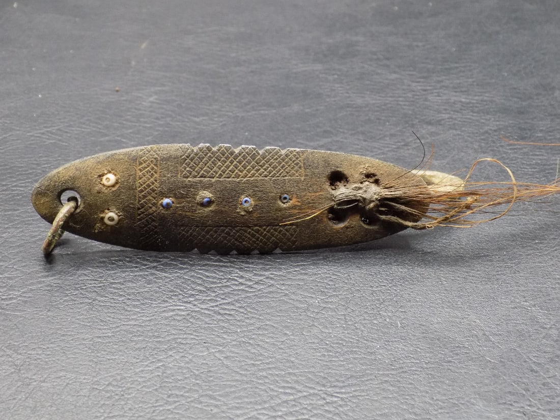 Rare 19 th century Inuit Eskimo 4 1/8 inch fishing lure (1 of 7)